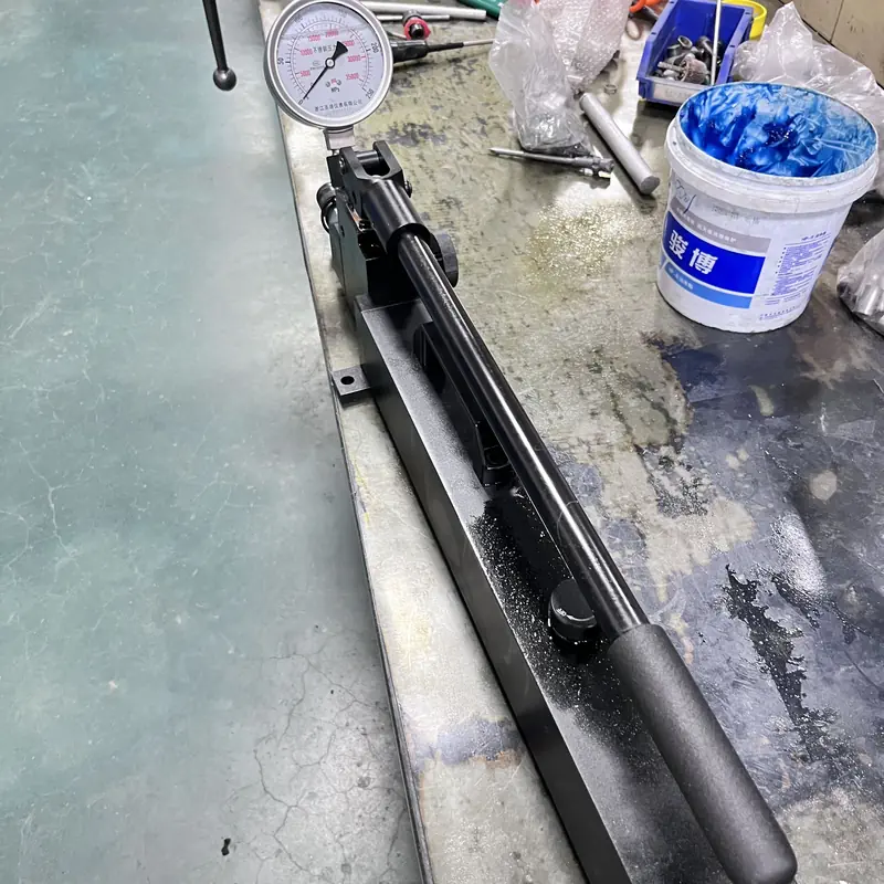 Lightweight-Hydraulic-Hand-Pump-1.webp