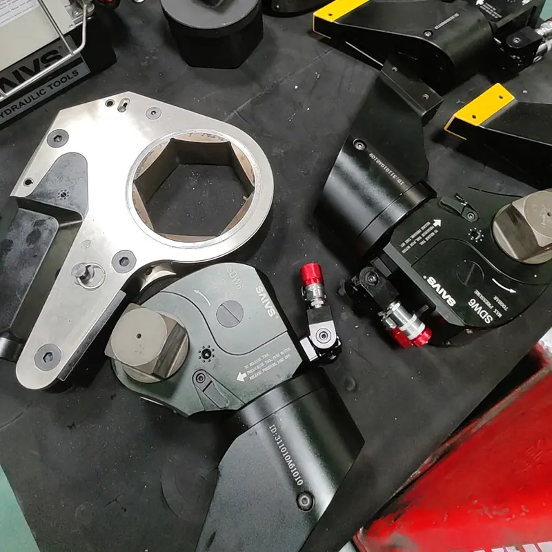 Hydraulic Torque Wrenches for Pipeline Construction