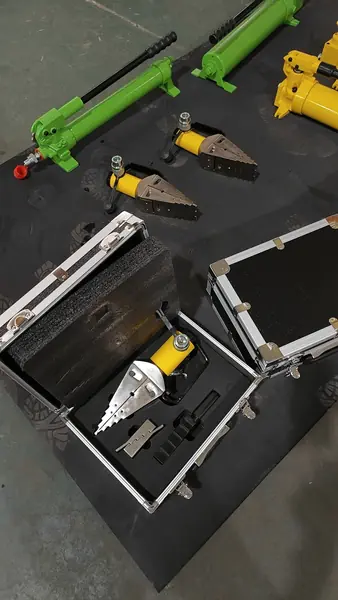 advanced-flange-spreader-solutions-industrial-maintenance.webp